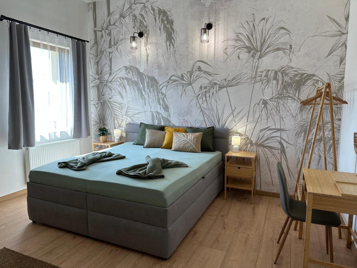 Green Apartment - City Centre - Main Square Lipótszentmiklós Kültér fotó